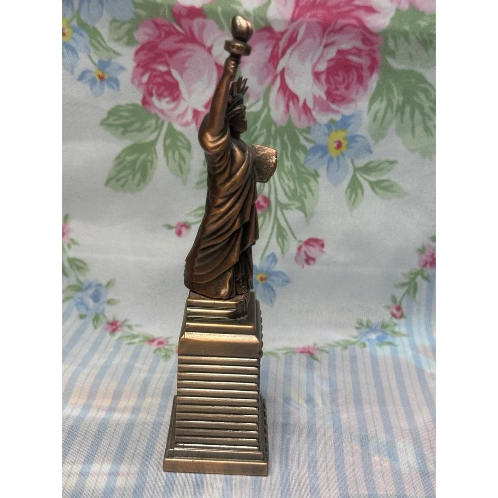 Vintage Souvenir Lot Wisconsin Bell Chicago‎ Mug Statue of Liberty Clock Horse
